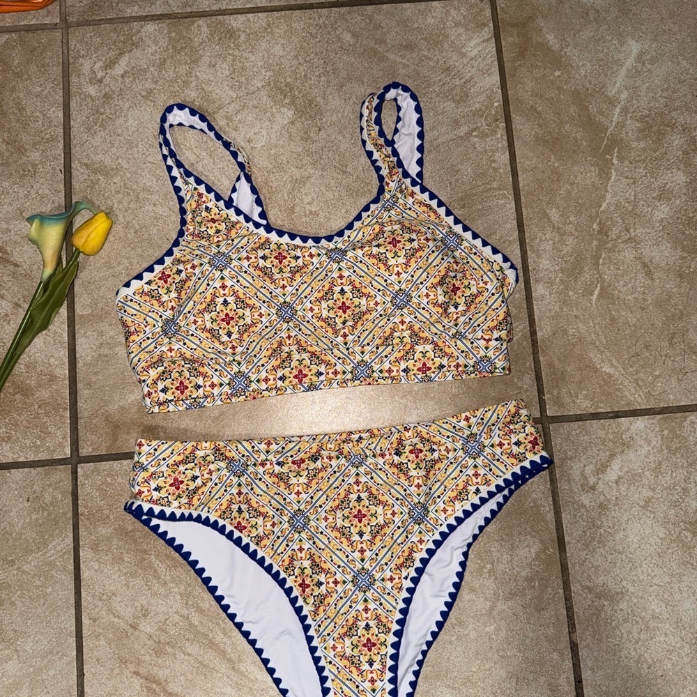 Colorful Geometric Bikini Set - Picture 2 of 3